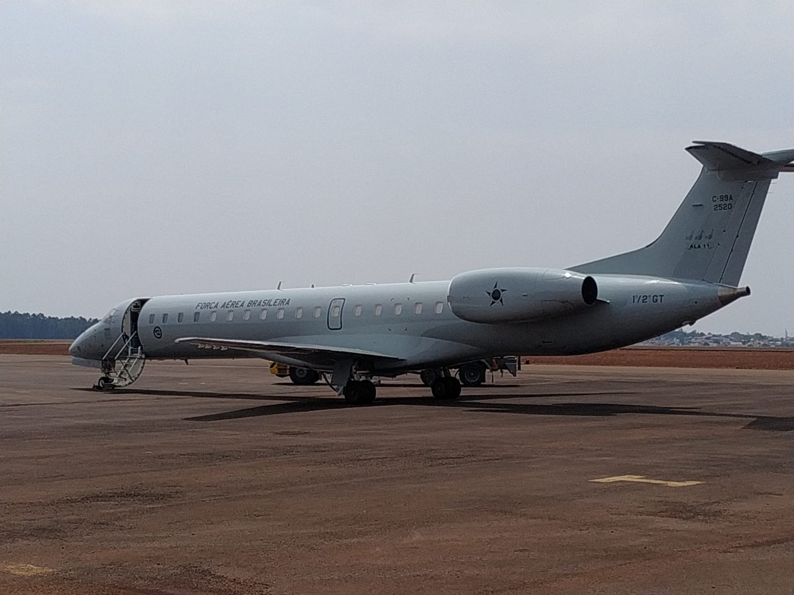 Avião da FAB chega a Cascavel para transportar órgãos da garotinha Gabrielli Cristina Koji