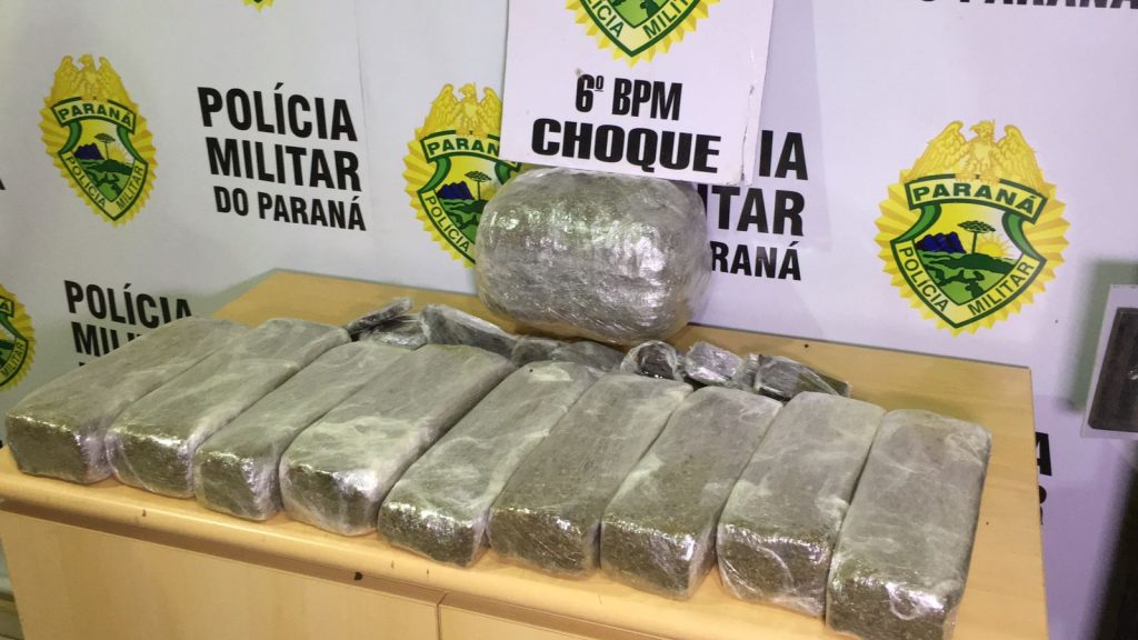 Choque flagra duas pessoas transportando maconha e haxixe em ônibus durante fiscalização em Cascavel