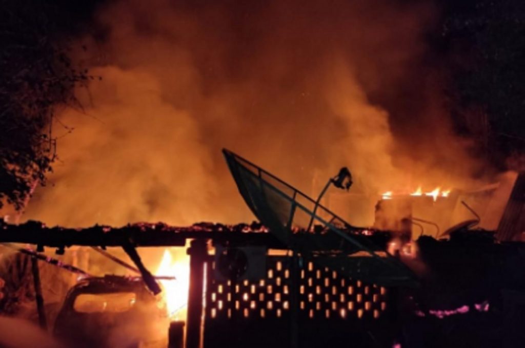 Incêndio destrói residência em propriedade rural no interior de Marechal Cândido Rondon Incêndio destrói residência em propriedade rural no interior de Marechal Cândido Rondon
