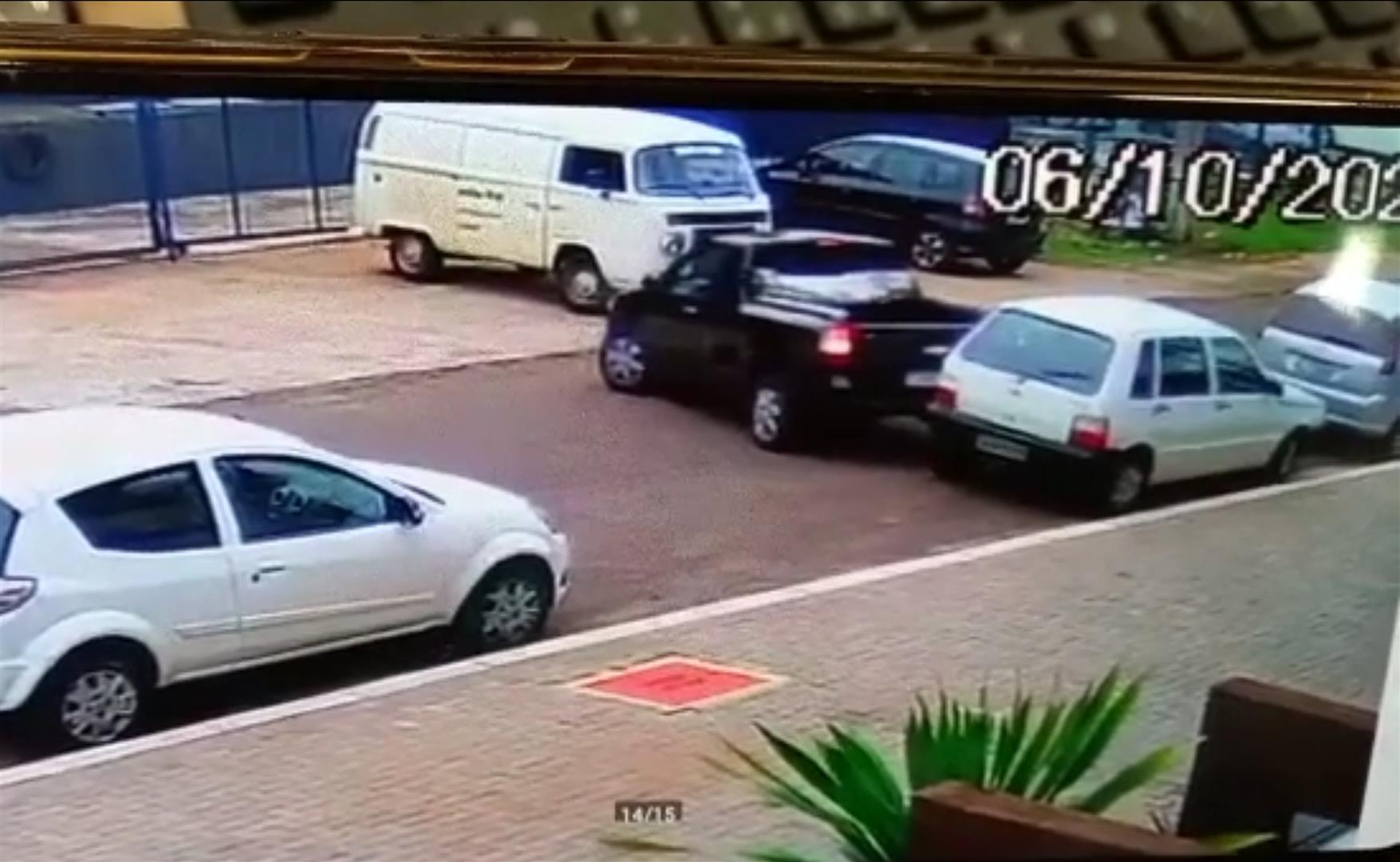 Vídeo mostra condutor de utilitário dando ré em carro estacionado | CGN - O  maior portal de notícias de Cascavel e do Paraná