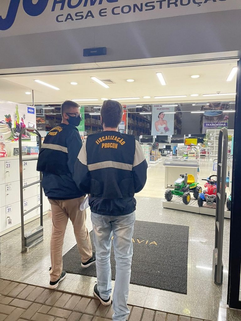Procon fiscaliza preços e qualidade de brinquedos e roupas infantis