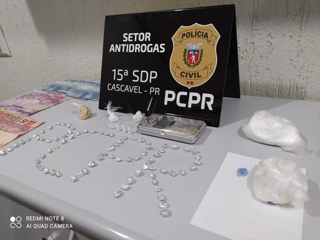 GDE apreende dois adolescentes e diversas porções de drogas no Loteamento Barcelona, em Cascavel