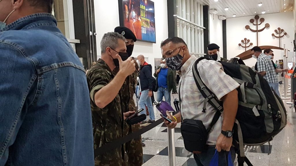Venezuelano refugiado desembarca no aeroporto de Cascavel Venezuelano refugiado desembarca no aeroporto de Cascavel