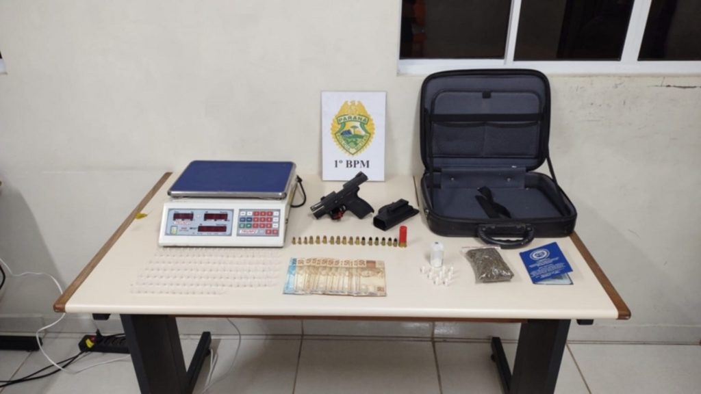 ‘Casal do tráfico’ é preso com drogas e arma ‘Casal do tráfico’ é preso com drogas e arma