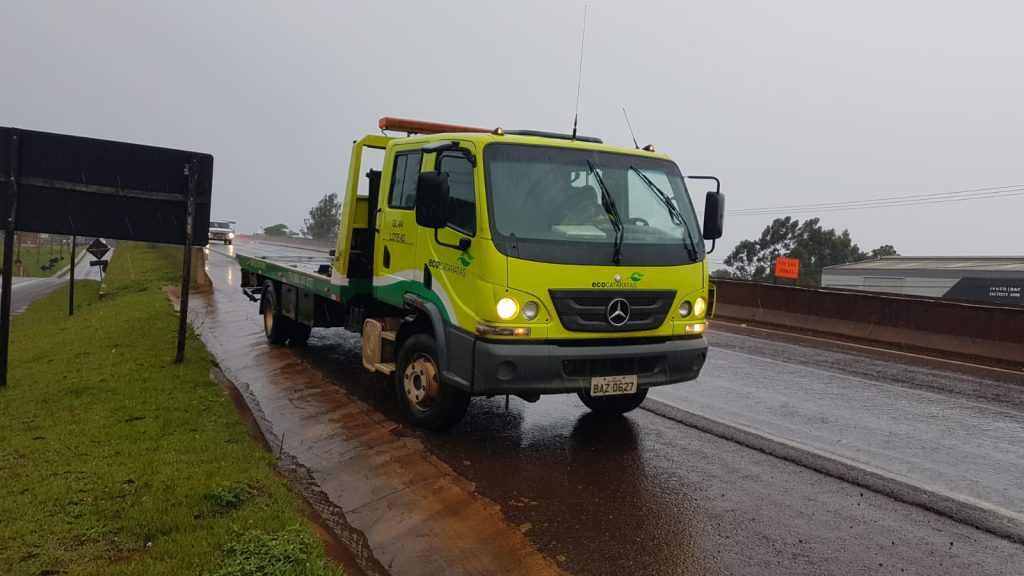 Colisão entre moto e bicicleta deixa pessoa ferida na BR-277, próximo ao Trevo Cataratas