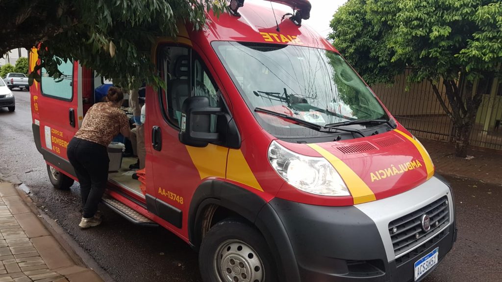 Idosa de 89 anos fratura o fêmur ao sofrer queda e Siate é mobilizado ao Bairro Parque Verde