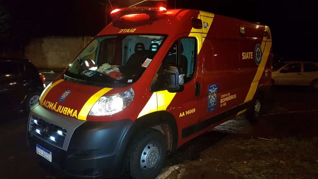 Colisão entre carro e moto deixa duas pessoas feridas no Centro de Cascavel