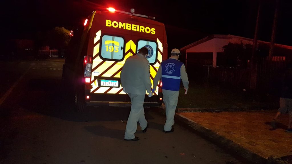 Idosa de 78 anos é socorrida pelo Siate após sofrer queda em casa no Bairro Brasília