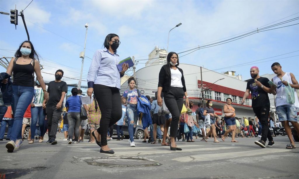 Covid-19: Brasil contabiliza 404 mortes e 16,4 mil diagnósticos em 24h Covid-19: Brasil contabiliza 404 mortes e 16,4 mil diagnósticos em 24h