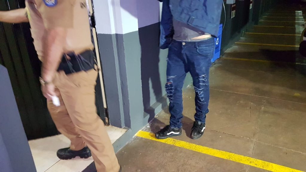 Homem com mandado de prisão em aberto por pensão é detido em Cascavel
