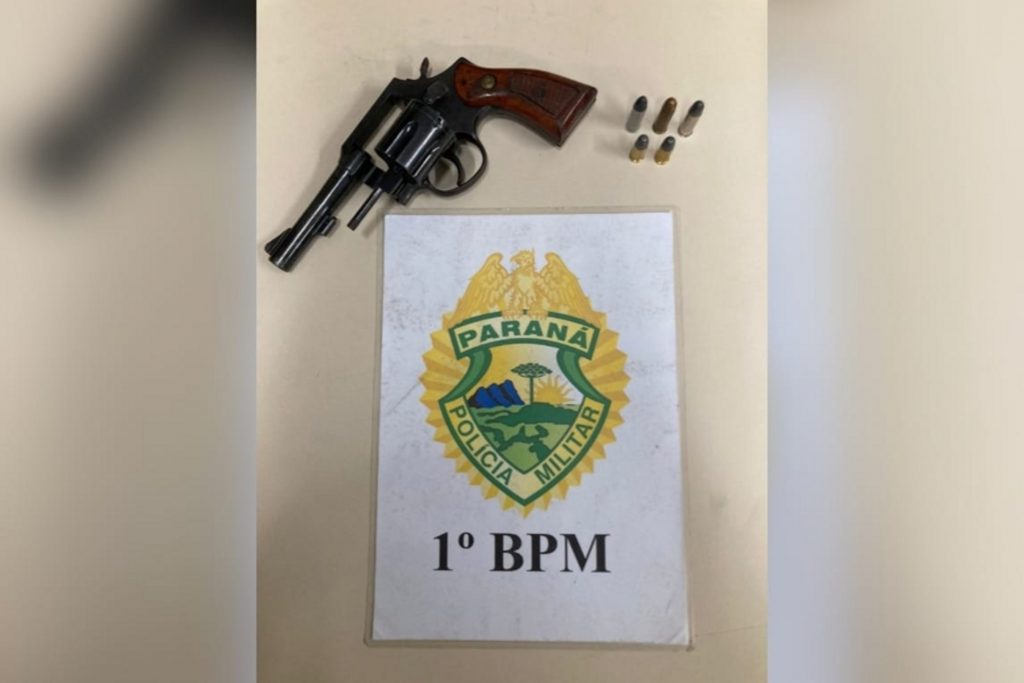 Homem ameaça filha e ex-mulher com arma em Ponta Grossa Homem ameaça filha e ex-mulher com arma em Ponta Grossa