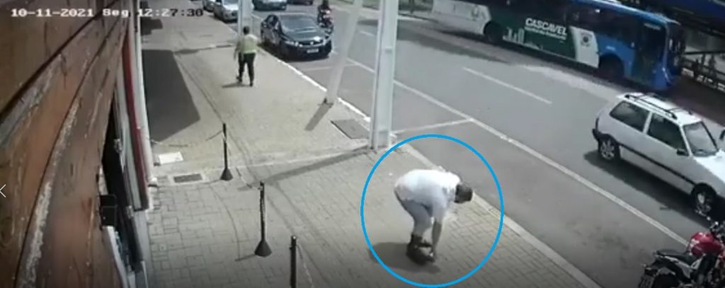 Homem que encontrou carteira pode devolvê-la para Charles Biancatte Rodriguez