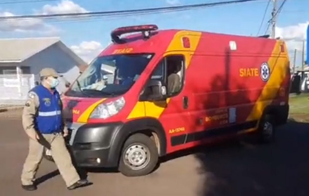 Mulher é vítima de atropelamento no Bairro Santa Cruz Mulher é vítima de atropelamento no Bairro Santa Cruz