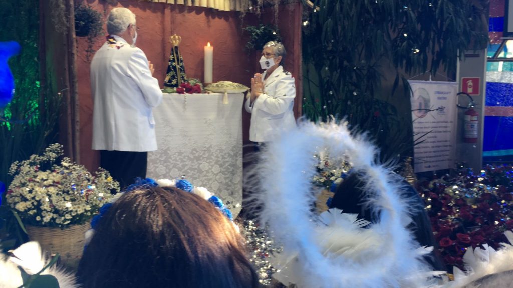 Coroação de Nossa Senhora Aparecida é realizada durante celebração Coroação de Nossa Senhora Aparecida é realizada durante celebração