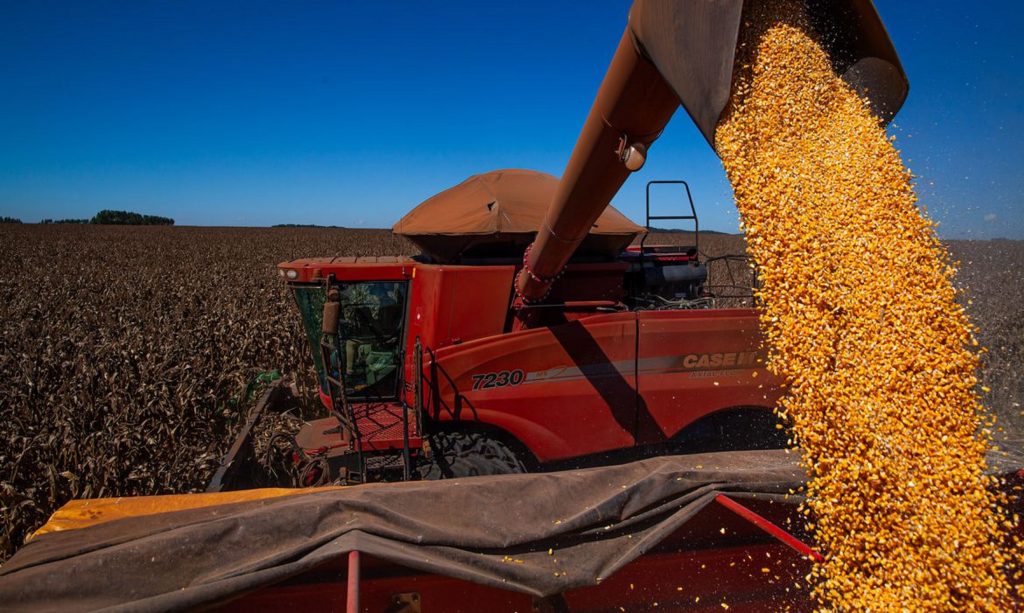 Balança comercial tem superávit de US$ 1,102 bi no início de outubro Balança comercial tem superávit de US$ 1,102 bi no início de outubro