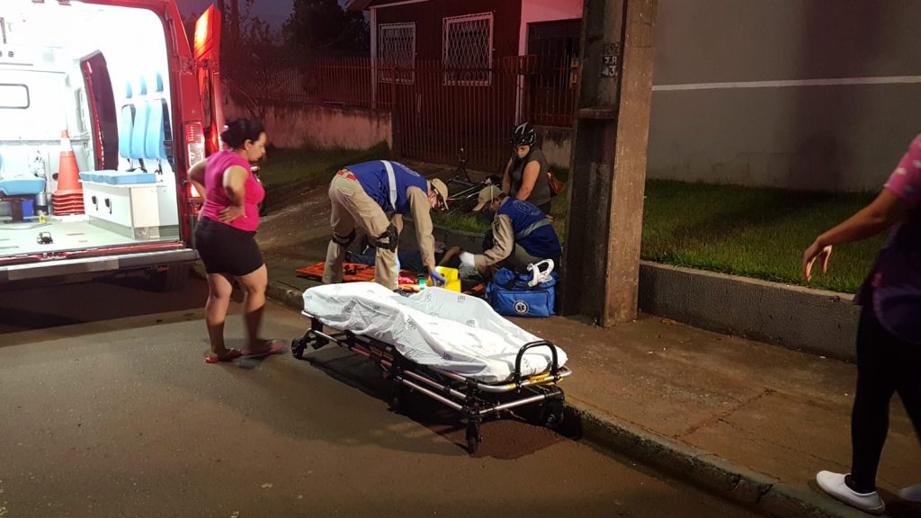 Queda de bicicleta mobiliza Siate à Rua Jacarezinho, em Cascavel Queda de bicicleta mobiliza Siate à Rua Jacarezinho, em Cascavel