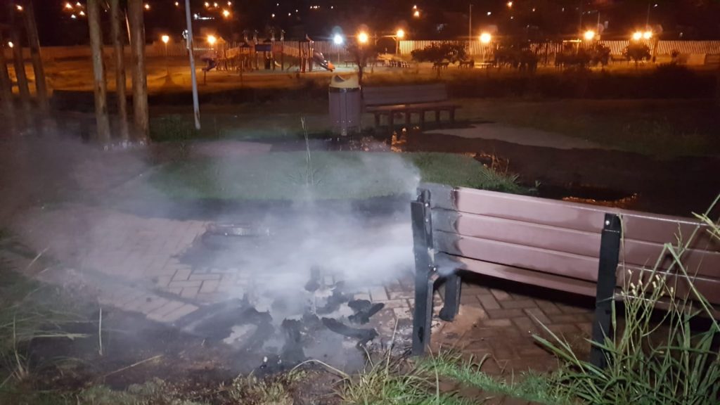 Em possível ato de vandalismo, fogo é ateado em lixeira no Ecopark do Morumbi