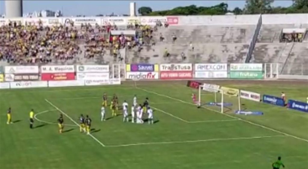 FC Cascavel vai para o intervalo vencendo por 1 a 0