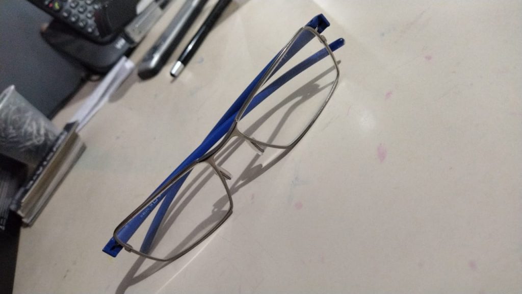 Óculos de grau é encontrado e internauta deseja devolvê-lo ao dono