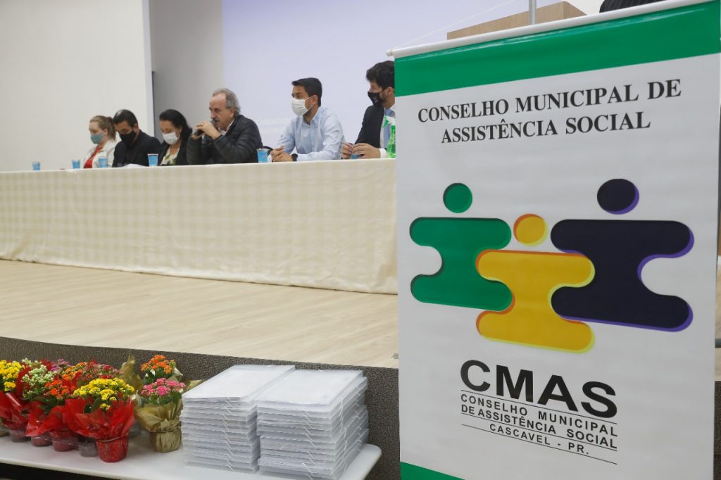 Assistência Social: Prefeito interino prestigia a posse de novos conselheiros