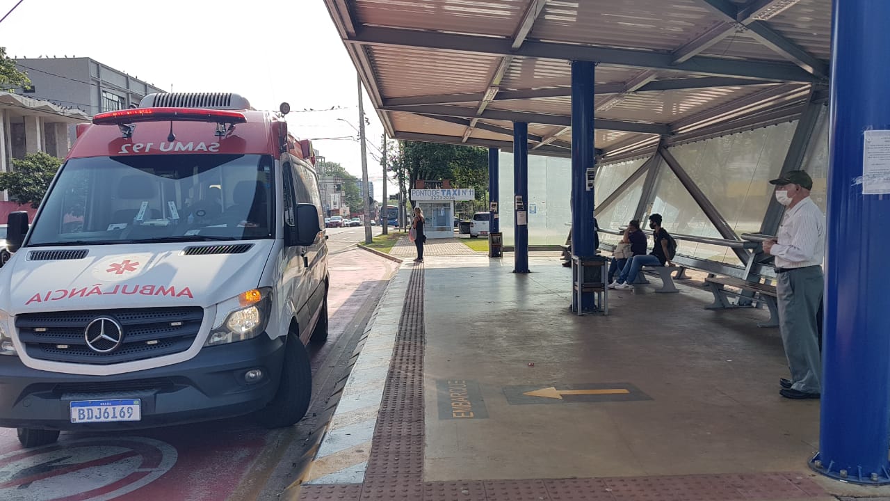 Gestante de 39 semanas entra em trabalho de parto no ponto de ônibus em Cascavel Imagem referente a Gestante de 39 semanas entra em trabalho de parto no ponto de ônibus em Cascavel