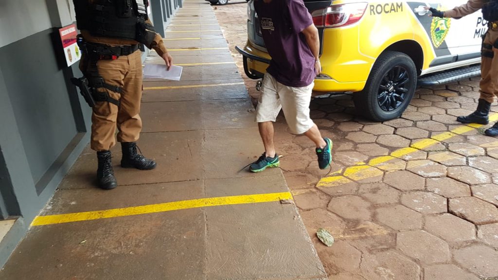 ROCAM prende homem que era procurado pela Justiça por crimes de tráfico de drogas e receptação