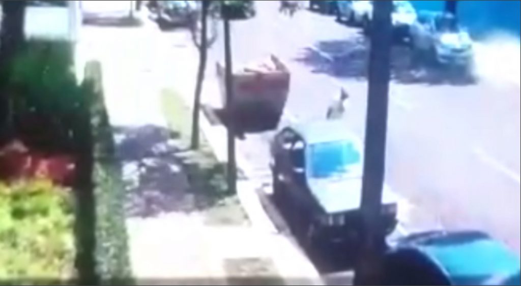 Câmera flagra ação de ladrão que furtou veículo Gol na Rua Mato Grosso, no Centro; carro tem placas ADM-2684