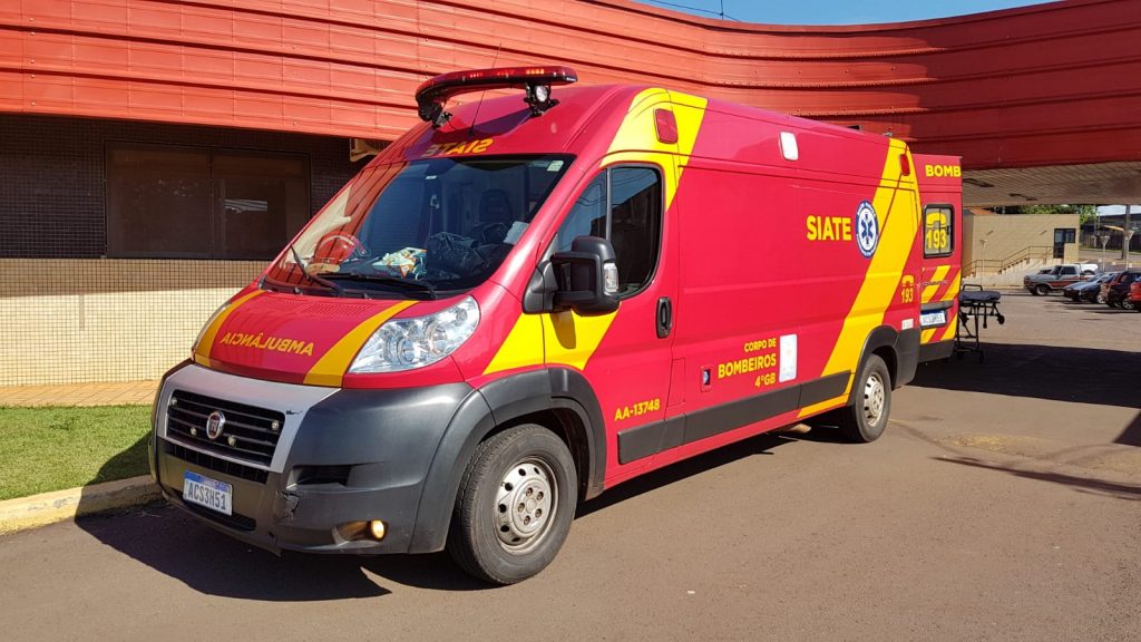 Vítima de queda é socorrida pelo Siate na Rua Mato Grosso