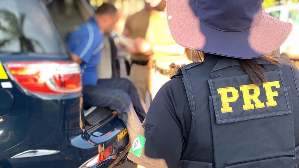 Homem que tentou fugir da PRF vai responder por cinco crimes