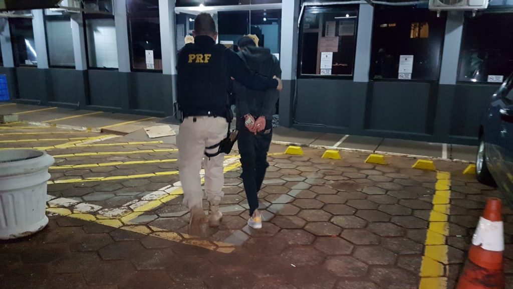 Homem é detido pela PRF em fiscalização de rotina