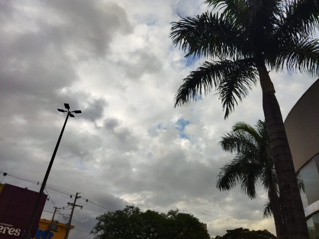 Segundo Simepar temperatura máxima de hoje (17) será de 24º e com possibilidade de pancadas de chuva isoladas
