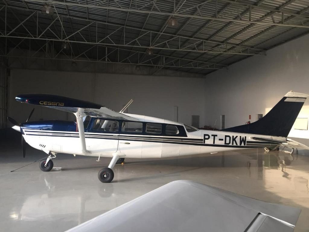 Grupo fortemente armado invade aeroporto e rouba avião em Foz do Iguaçu; vítima rendida foi obrigada a abastecer a aeronave