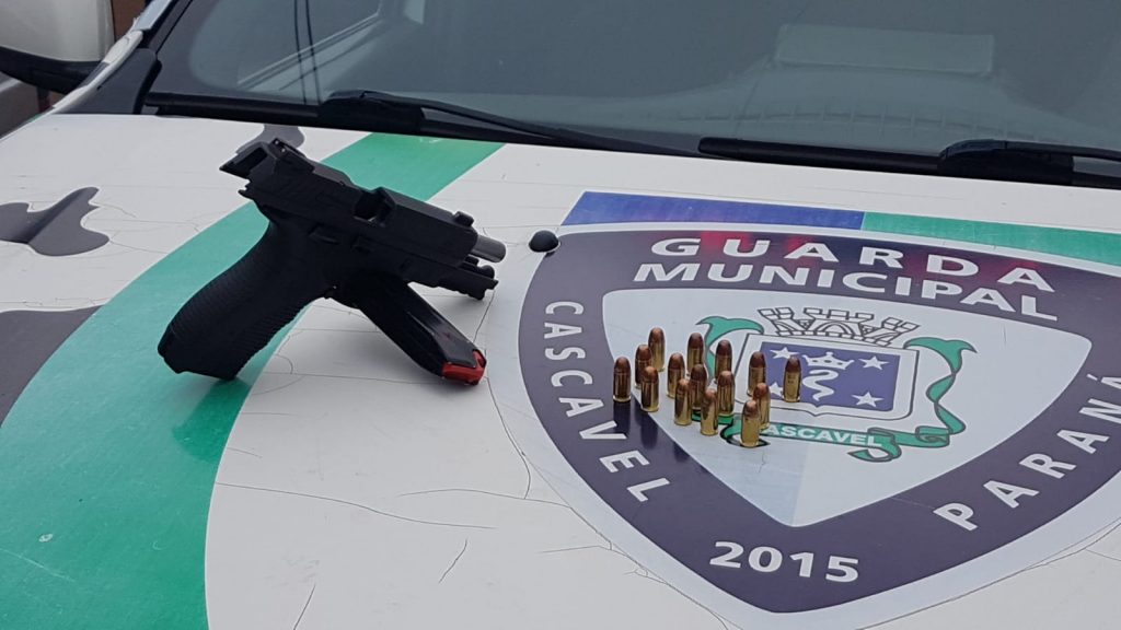 Patrulha Ambiental da GM detém dupla com pistola e 15 munições no Bairro Tarumã