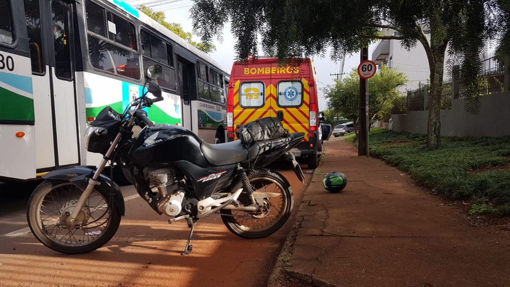 Motociclista fica ferido em colisão com Golf em Cascavel