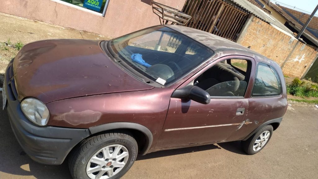 Corsa com placa HRI-3442 é furtado no Jardim Itália, em Cascavel