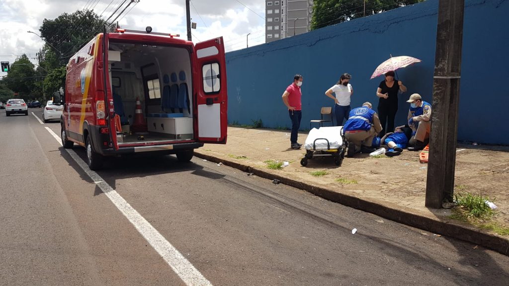 Adolescente de 14 anos fica ferida ao sofrer queda na Rua Minas Gerais