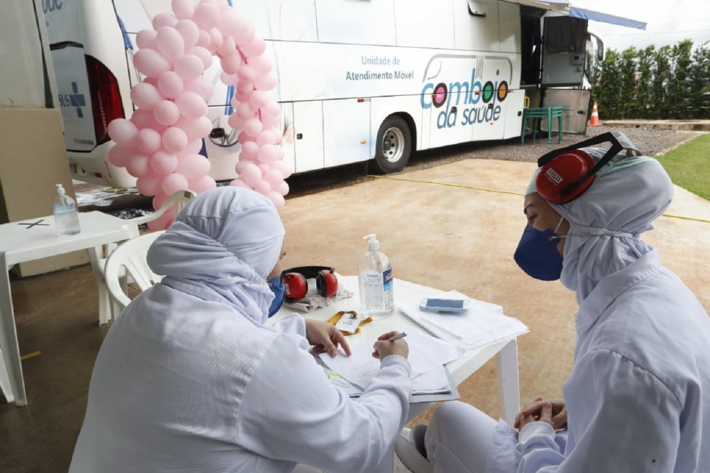 Outubro Rosa: Comboio da Saúde atende trabalhadoras de grandes empresas