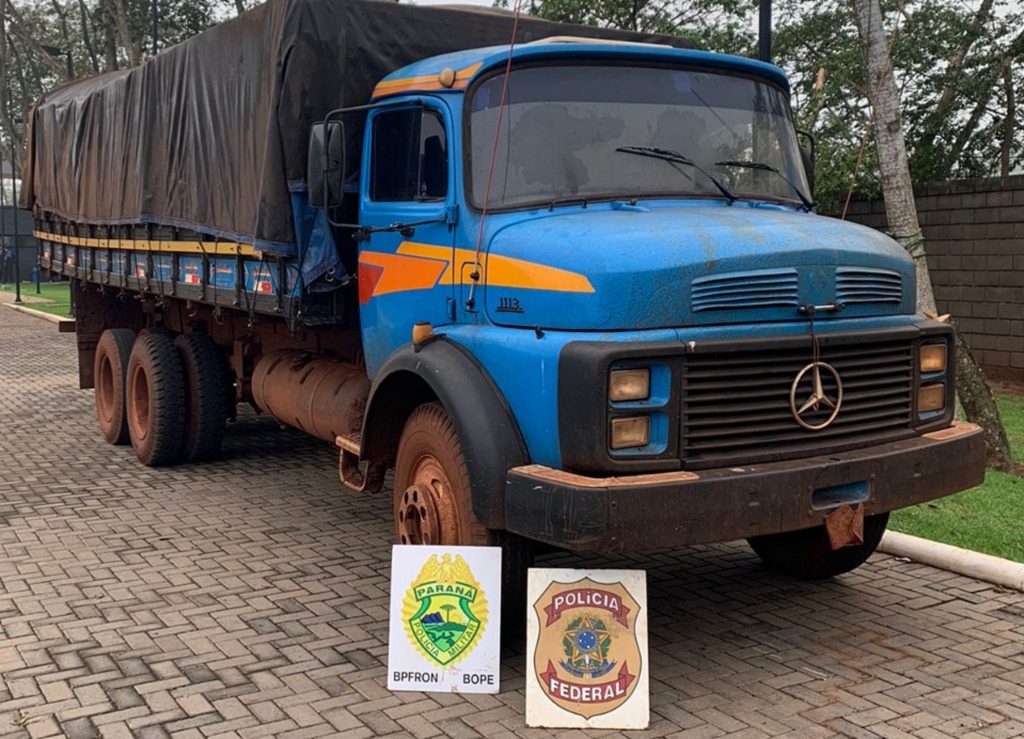 BPFron, BOPE e Polícia Federal apreendem veículos e cigarros contrabandeados em Mercedes