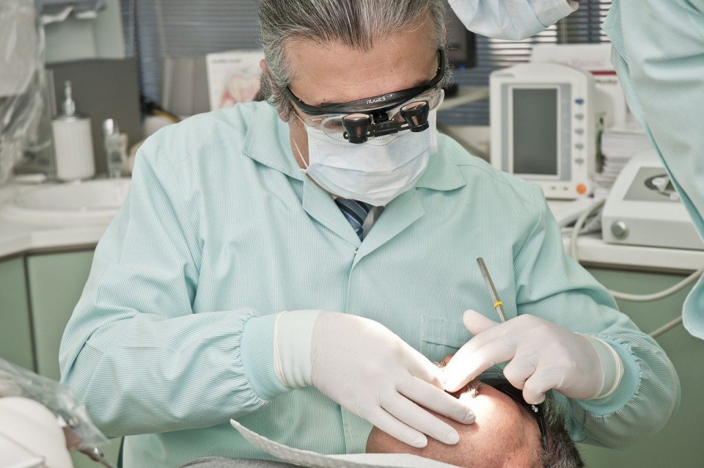 Paciente perde o paladar após extração de dente em clínica de Cascavel