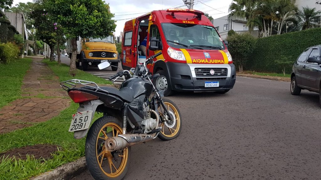 Motociclista fica ferido após acidente de trânsito no centro de Cascavel