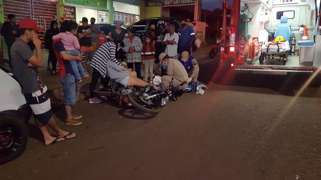 Adolescente de 16 anos sofre fratura na perna em colisão entre moto e veículo Montana no Bairro Morumbi