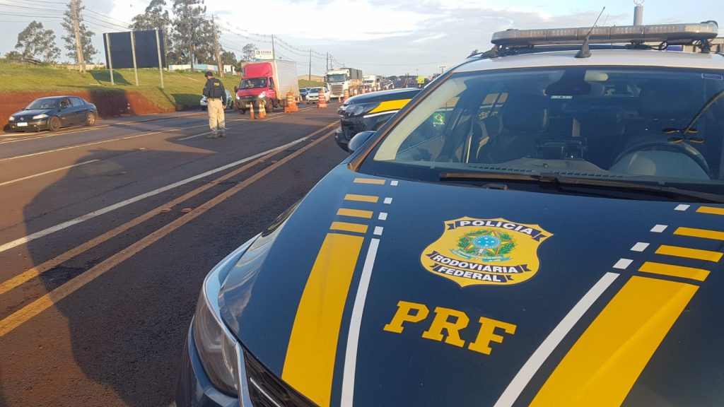 Operação de fiscalização é realizada pela PRF na BR-277, em Cascavel