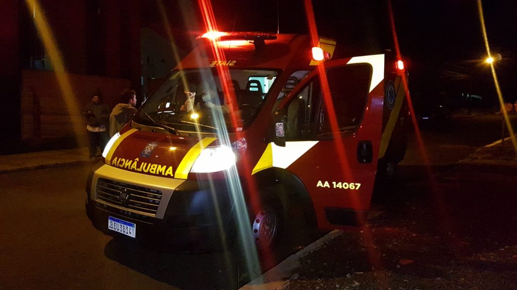 Durante briga de casal, homem sai com cortes nas pernas causados por faca no Jardim Clarito