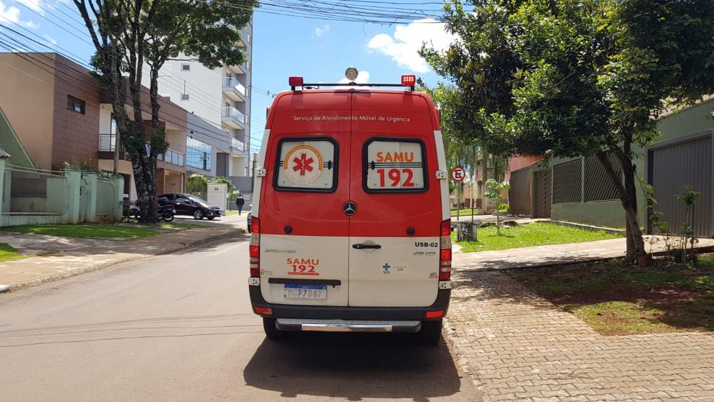 Homem de 60 anos desacordado é atendido pelo Samu