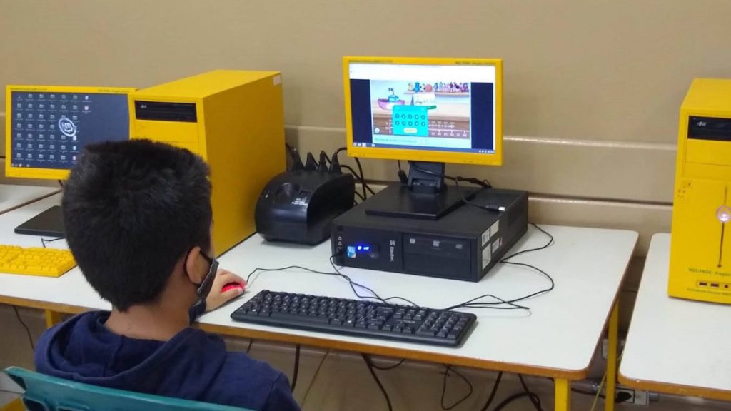 Alunos da rede estadual usam plataforma de games para estudar matemática