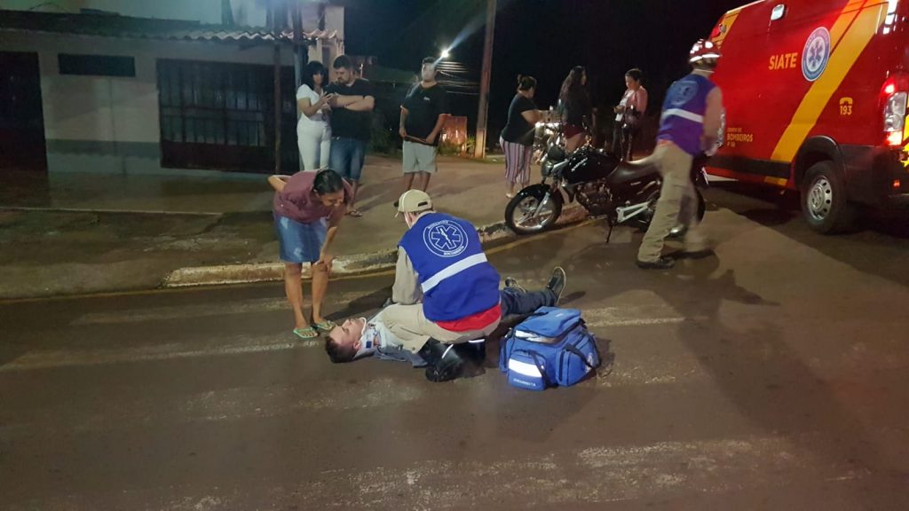 Colisão entre motos deixa homem de 24 anos ferido na Rua Europa, no Bairro Periolo