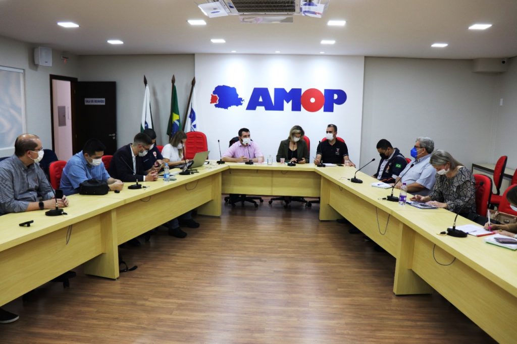 Reunião na Amop debate ações voltadas à saúde dos últimos três meses