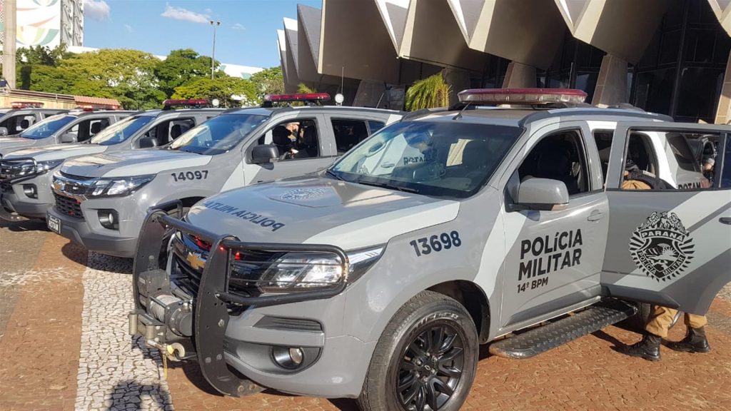 PM deflagra a Operação Tático Regional em frente a Catedral em Cascavel