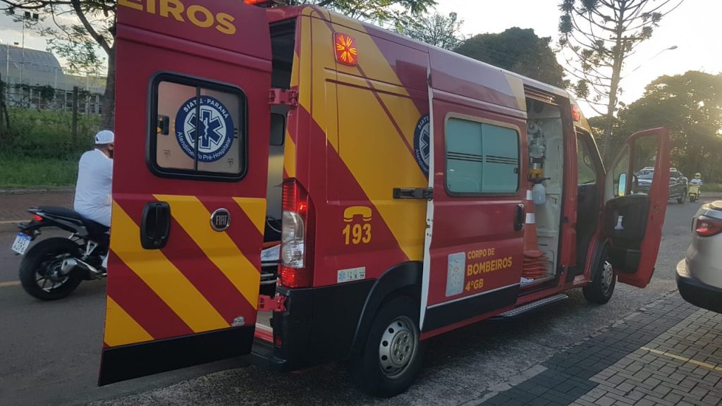 Homem de 58 anos fica ferido ao sofrer queda de moto na Rua Flamboyant