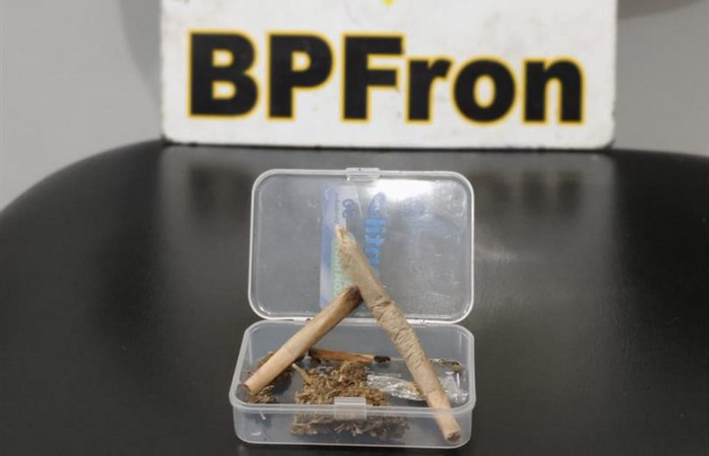 Quarteto é abordado pelo BPFron em via pública e flagrado com cigarros de maconha em Dois Vizinhos